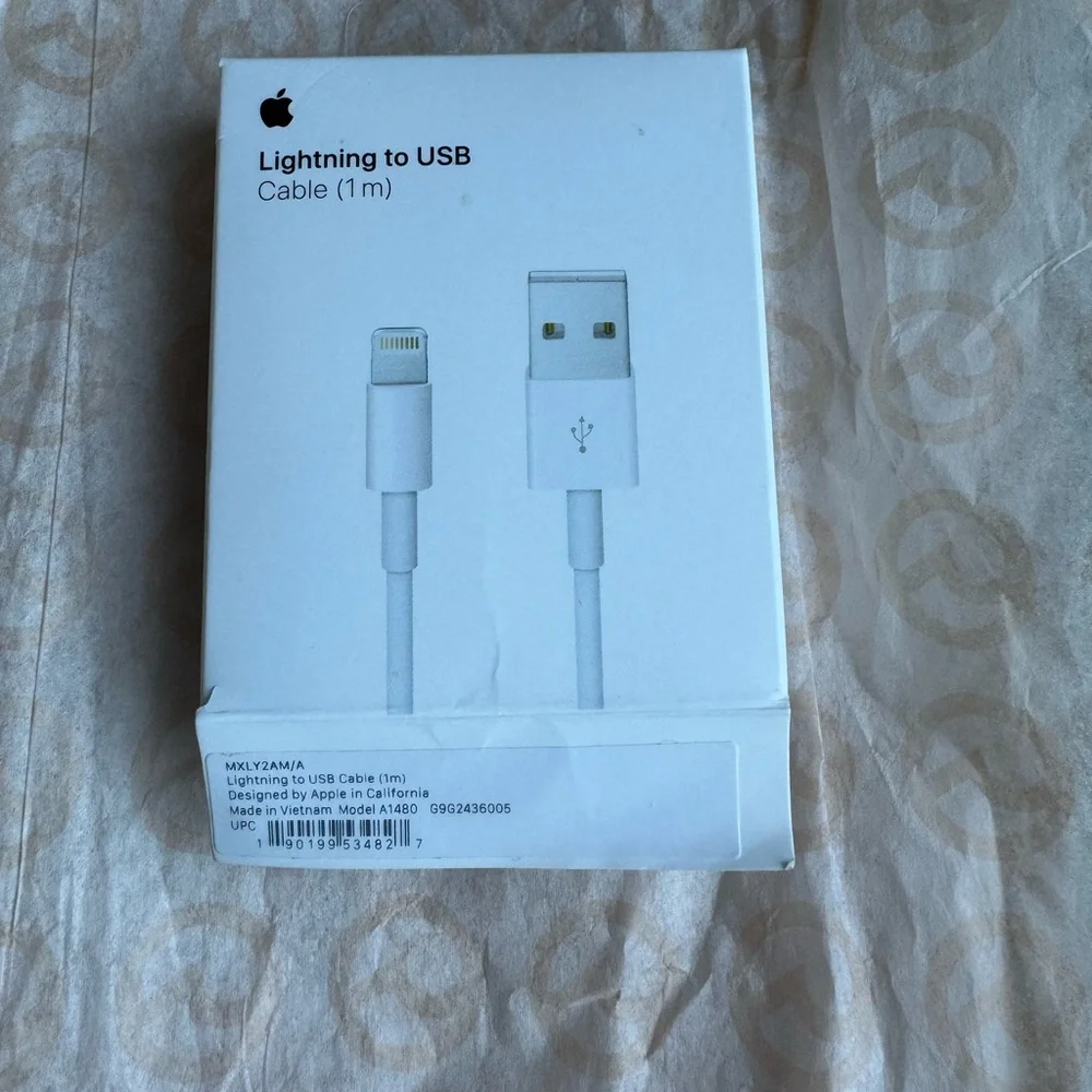 New Open Box Apple Lightning to USB cable